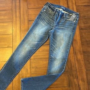 NWT Abercrombie Harper Super Skinny Jeans. Size 0 short